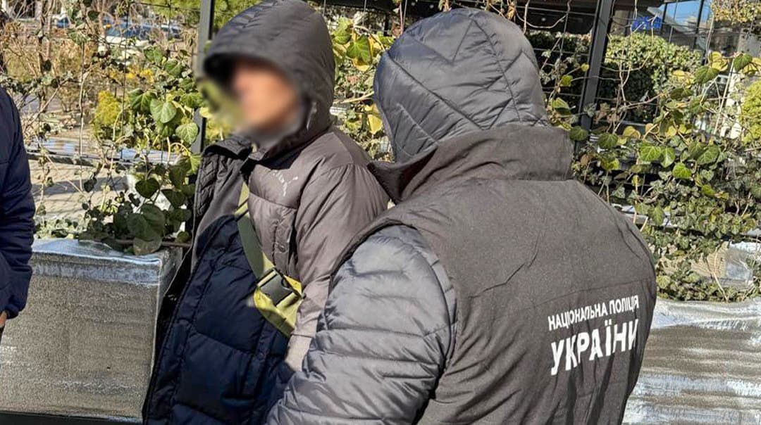 Обіцяв зняти з розшуку і забронювати: в Одесі викрили хабарника з ТЦК